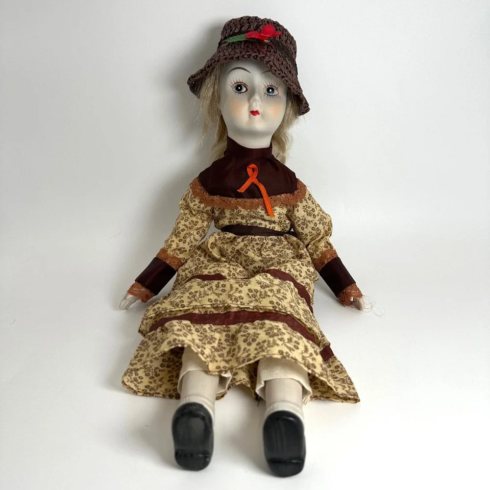 Walda Porcelain Doll‎ Girl 17